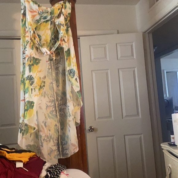 Halter dress with shorts inside - Picture 3 of 12